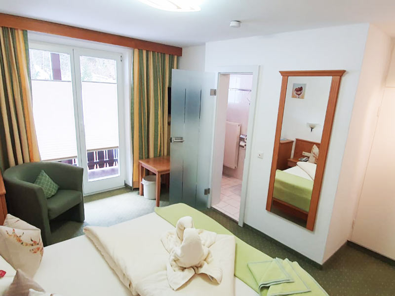 Doppelzimmer Classic mit Balkon im Hotel Drachenburg